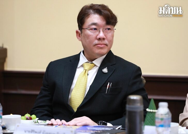 ศธ.เคาะแจกแท็บเล็ต-โน๊ตบุ๊ค-ไอแพด ครู และนักเรียน