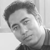 นายสุธิวัตร